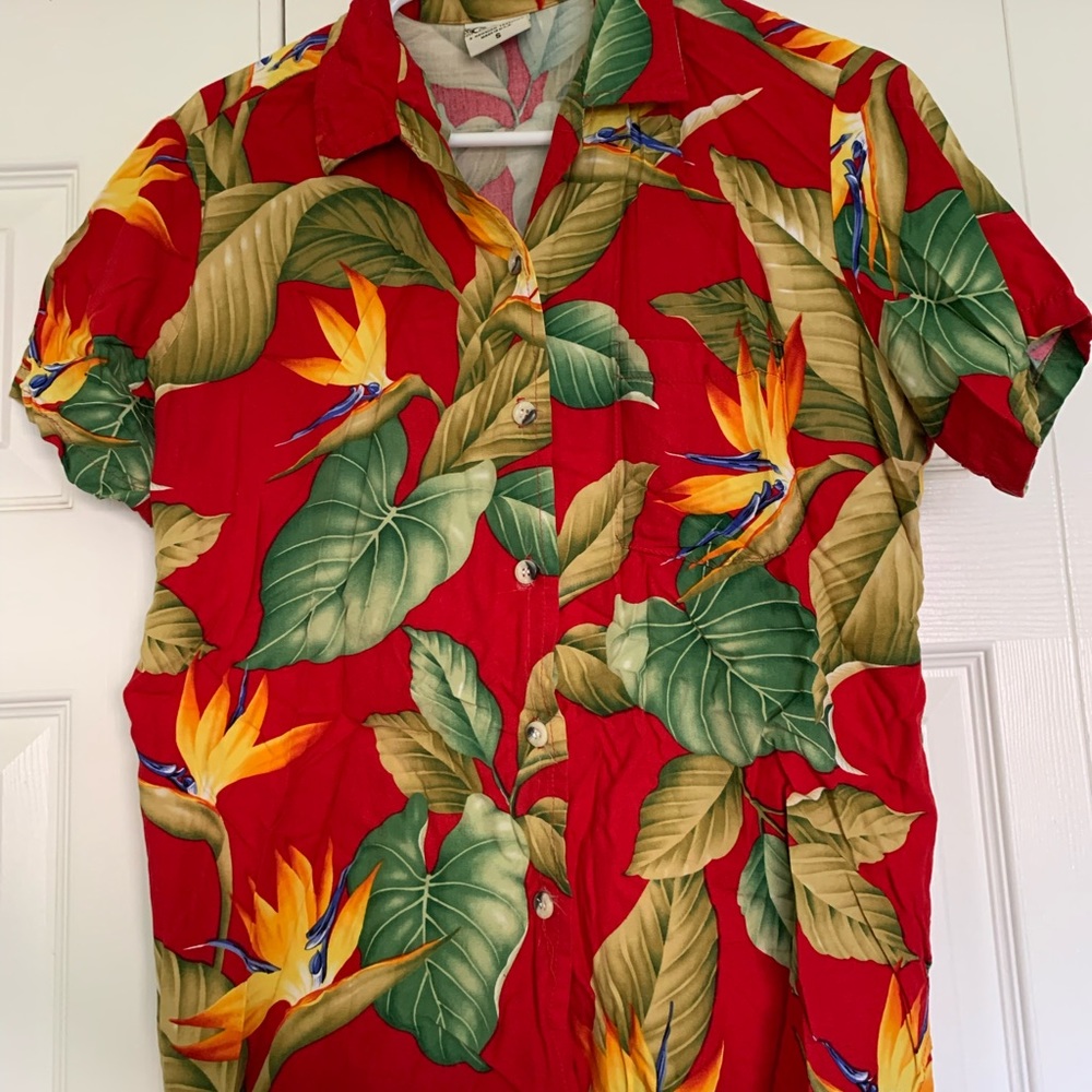 Women’s Hawaiian Shirt. Size S. Go Barefoot brand